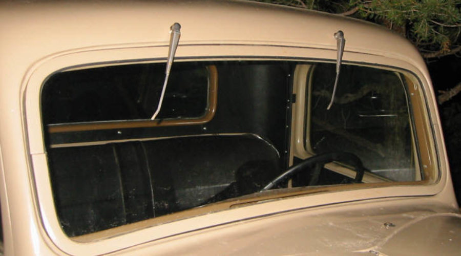 installing windshield wipers